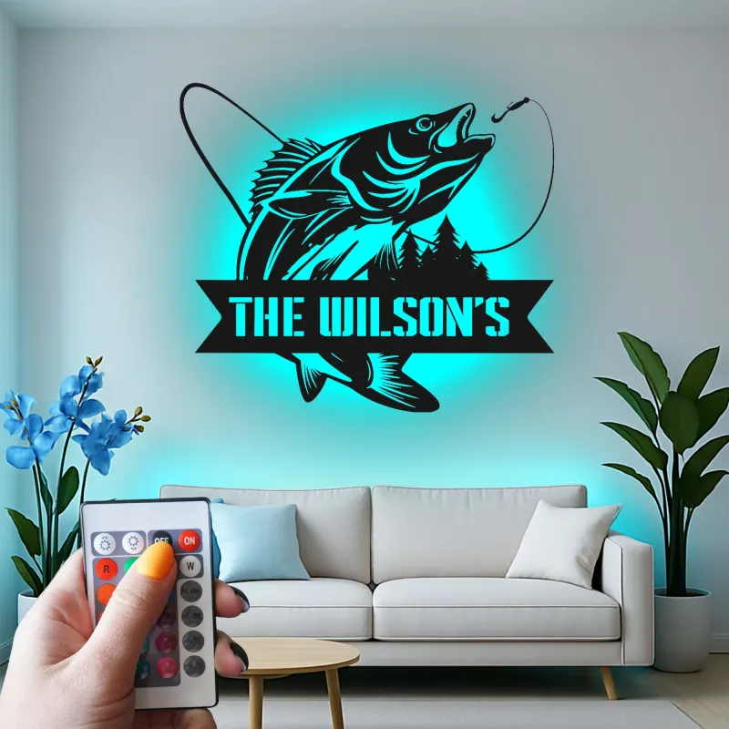 Insegna da pesca personalizzata con LED | Arte murale in metallo con pesce su misura | Arredo per casa al lago e baita | Regalo per pescatore con cognome di famiglia