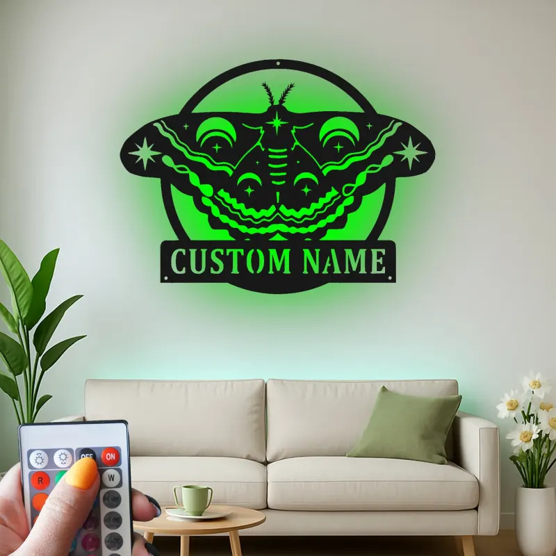 Luna Moth LED Metallschild | Personalisierte Wandkunst | Himmlisches Mond-Dekor für Salon, Studio & Boho-Interieur
