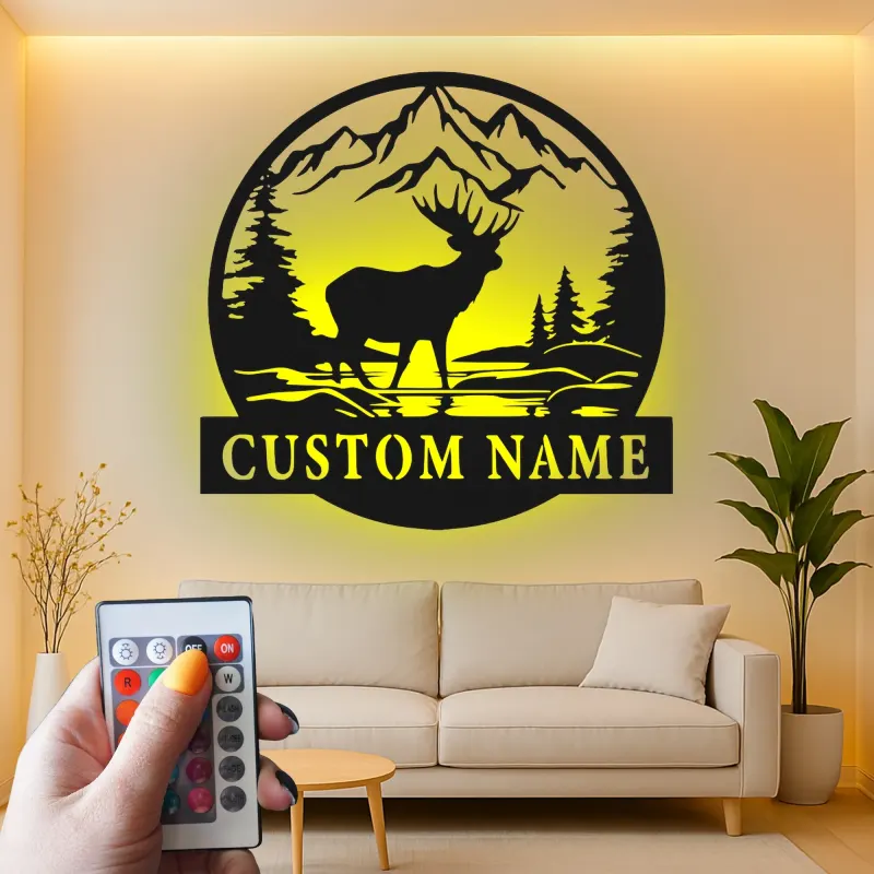 Insegna in metallo LED personalizzata con alce in paesaggio montano - Regalo per amanti della natura e decorazione per cabine o rifugi