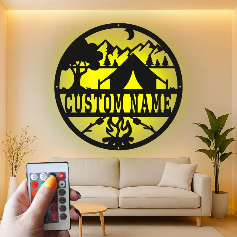 Insegna in metallo personalizzata con scena di campeggio e LED per decorare cabine o RV