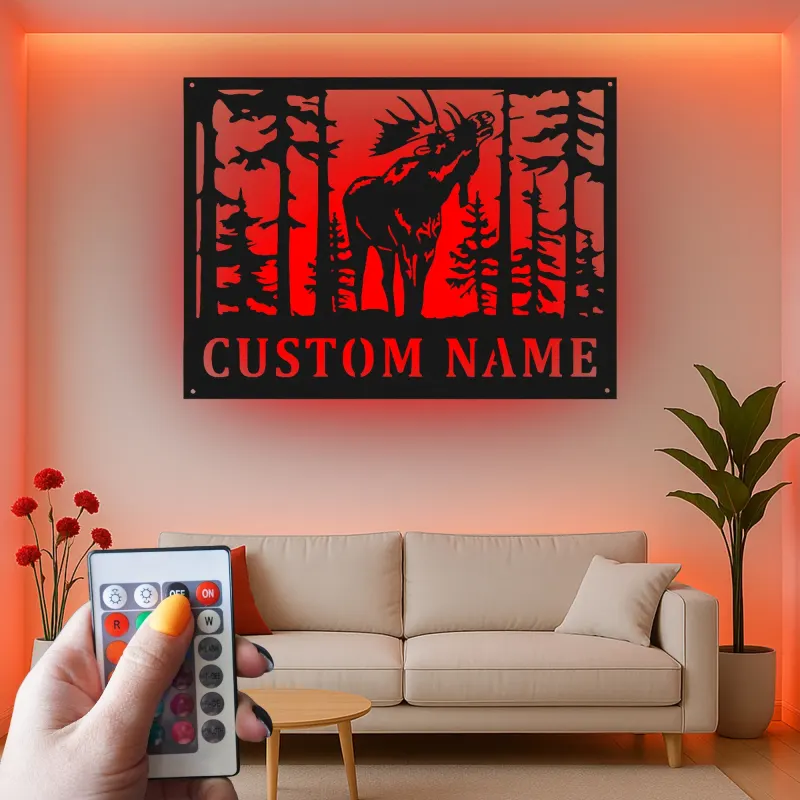 Decorazione murale in metallo personalizzata con alce maschio | Insegna da baita illuminata LED | Arredo rustico da bosco | Regalo personalizzato