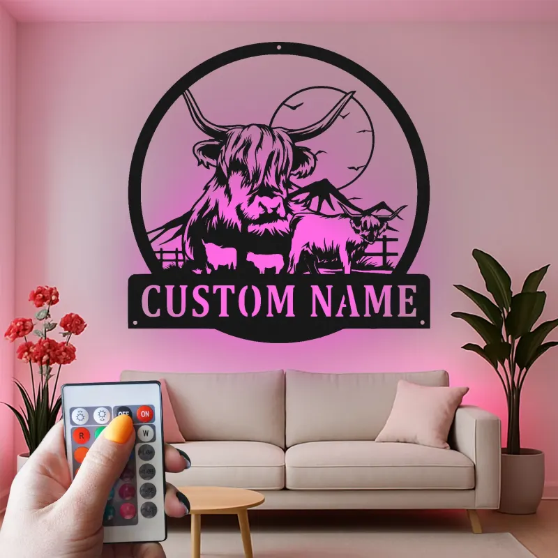 Insegna in metallo LED Highland Cow personalizzata | Arte da ranch personalizzata | Decorazione moderna per la casa per regalo di famiglia