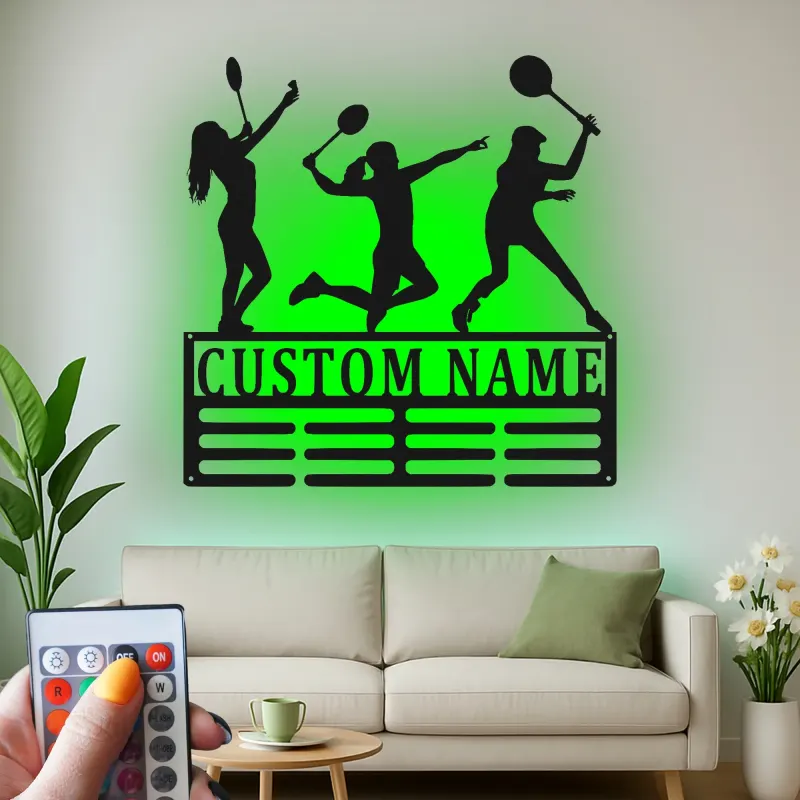 Porte-médailles personnalisé tennis | Décoration murale LED pour joueuse | Déco métal sport pour coach ou chambre d’équipe