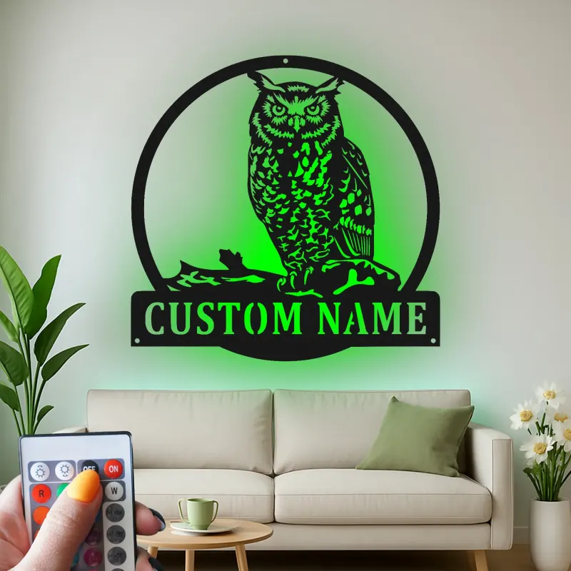 Cartel LED de metal con búho cornudo | Decoración mural de fauna personalizada | Placa con nombre personalizada para cabaña, oficina o bar en casa