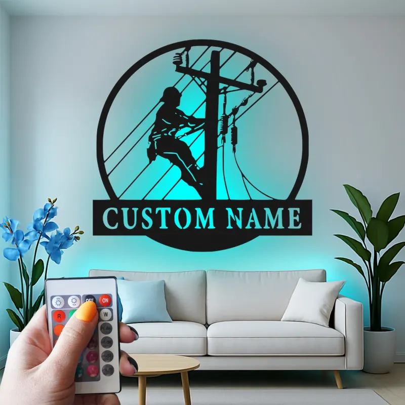 Décoration murale LED en métal Lineman | Silhouette d’électricien personnalisée | Panneau prénom sur mesure pour agent de réseau | Déco powerline