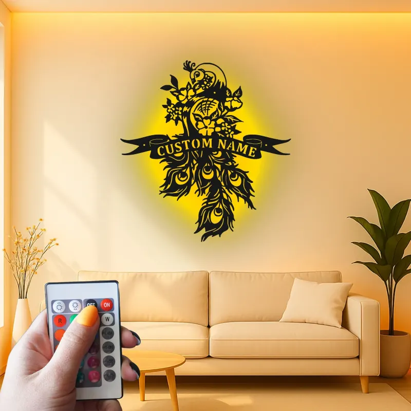 Arte murale in metallo con pavone personalizzata | Insegna LED con nome su misura | Silhouette floreale di uccello per salone e home office boho chic