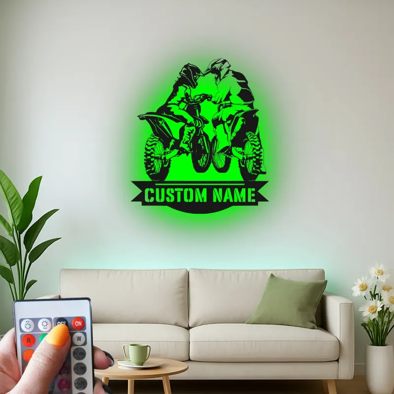 Décoration murale en métal personnalisée pour couple de motocross avec rétroéclairage LED - Cadeau personnalisé pour motards, garage ou décoration de man cave