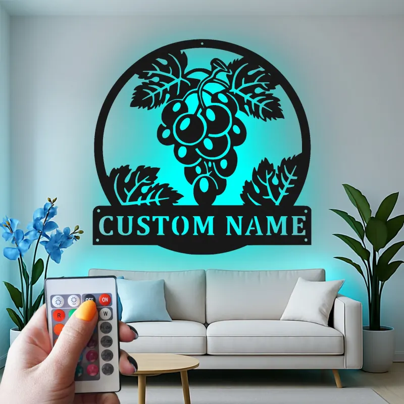 Insegna personalizzata per vigneto con grappoli d’uva | Arte murale in metallo LED per cantina o cucina | Regalo personalizzato per chi ama il vino