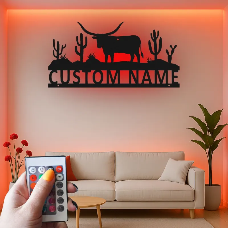 Panneau Métallique Longhorn du Texas Personnalisé | Art Murale Rétroéclairé avec Nom de Ranch | Décoration Rustique de Cactus du Désert pour Ferme et Extérieur
