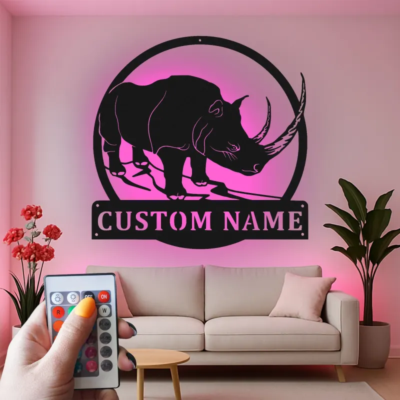 Arte Murale in Metallo LED con Rinoceronte Personalizzato | Insegna Safari con Nome per Soggiorno | Decorazione Faunistica Retroilluminata per Ufficio e Amanti degli Animali