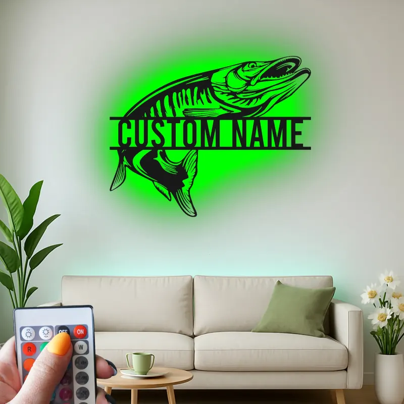 Insegna in metallo personalizzata con pesce e LED | Arte con nome del pescatore su misura | Arredo moderno rustico per casa al lago, baita e man cave