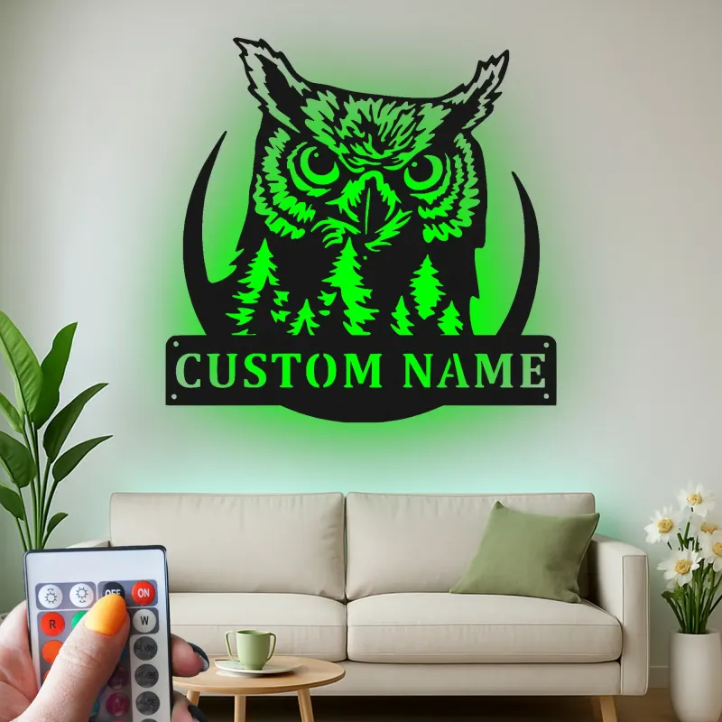 Gufo reale LED in metallo da parete | Insegna personalizzata con nome a tema bosco | Decorazione rustica per baita e lodge per amanti della fauna selvatica
