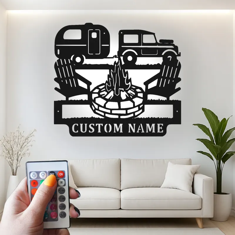 Personalisierte LED-Metall-Wandkunst mit Camping-Szene – Geschenk für Wohnmobilfahrer, Outdoor-Terrassendeko
