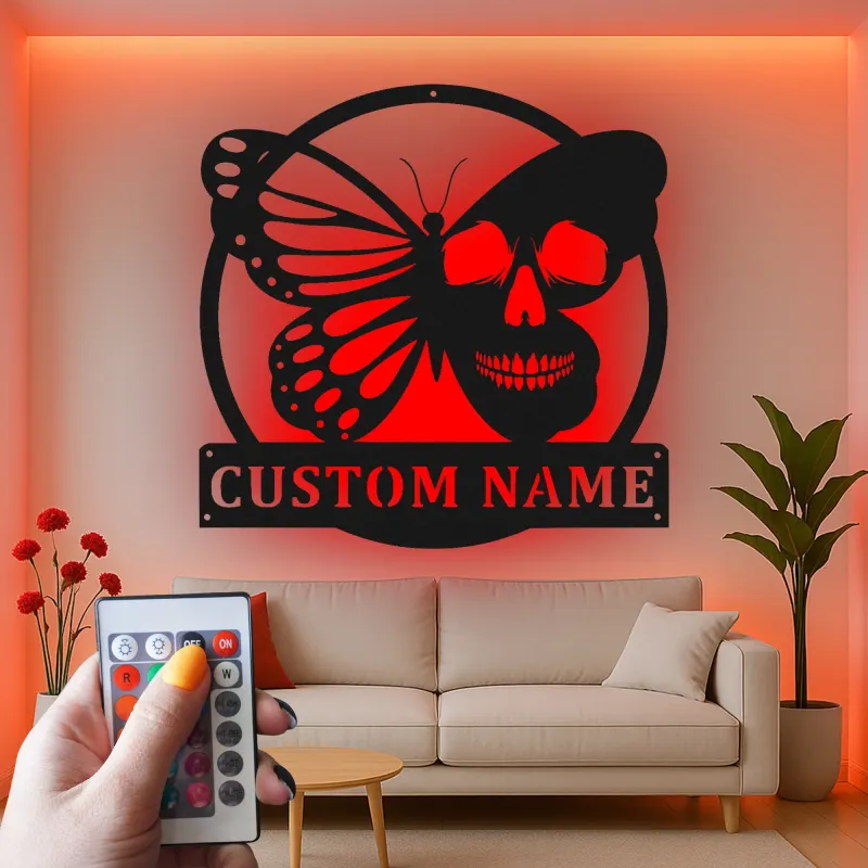 Insegna in metallo personalizzata con farfalla e teschio luce LED regalo unico per amanti del goth decorazione per camera da letto o soggiorno 1