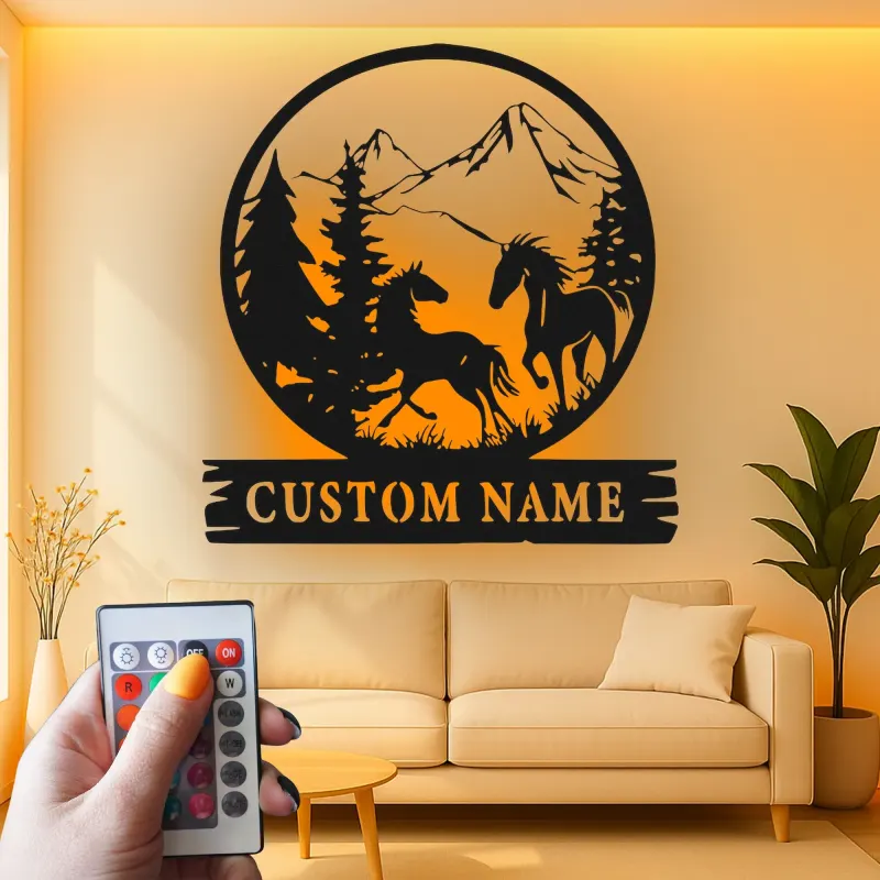 Insegna in metallo personalizzata con LED per cavallo | Arte murale per ranch personalizzata | Decorazione montana con cavalli in corsa per cabin e casa