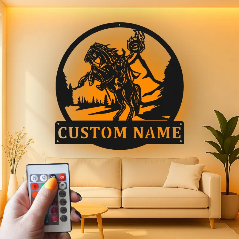 Decorazione murale in metallo LED Cavaliere senza testa | Insegna gotica Halloween personalizzata | Decor folklore spettrale per ingresso | Targa con nome su misura