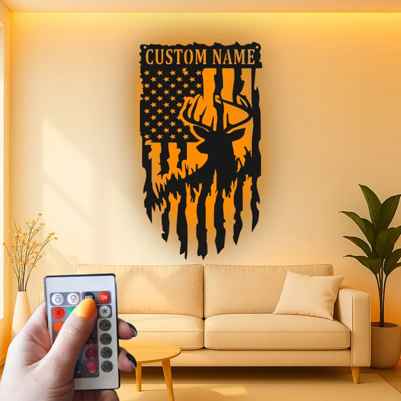 Insegna in metallo LED personalizzata con cervo e bandiera americana - Regalo per cacciatori - Decorazione per cabine rustiche