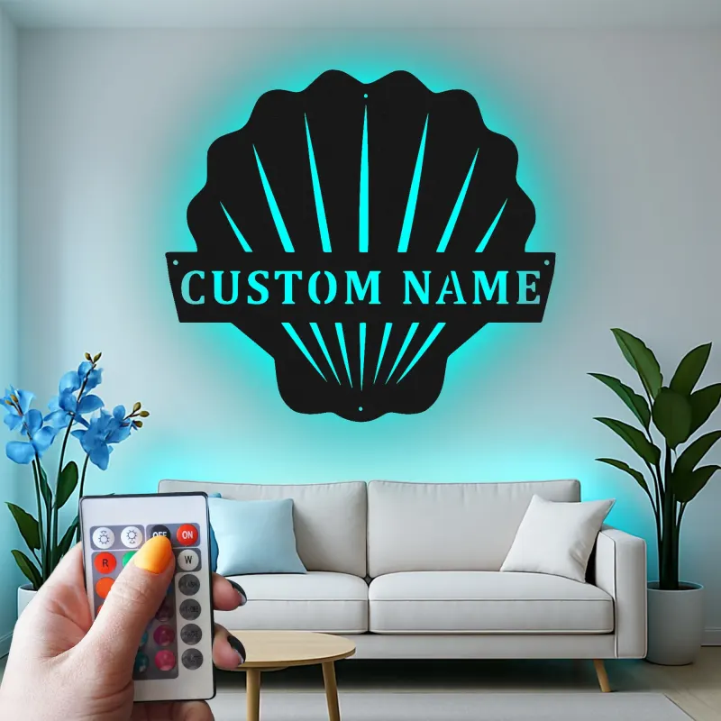Cartel LED de Concha de Vieira | Decoración Costera Personalizada para Casa de Playa | Arte Náutico de Pared Personalizado | Placa de Nombre Inspirada en Art Deco para Baño