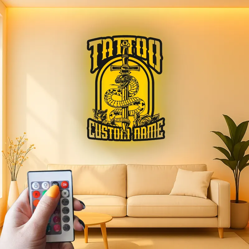 Panneau de Studio de Tatouage Personnalisé | Décoration Murale en Métal Rétroéclairée avec Serpent Gothique & Dague | Décor de Tatouage Personnalisé pour Artistes
