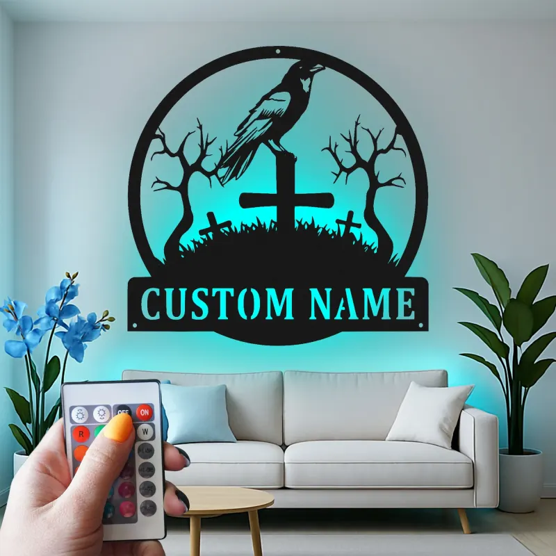 Insegna in metallo personalizzata con corvo su cimitero luce LED regalo di Halloween decorazione gotica per la casa