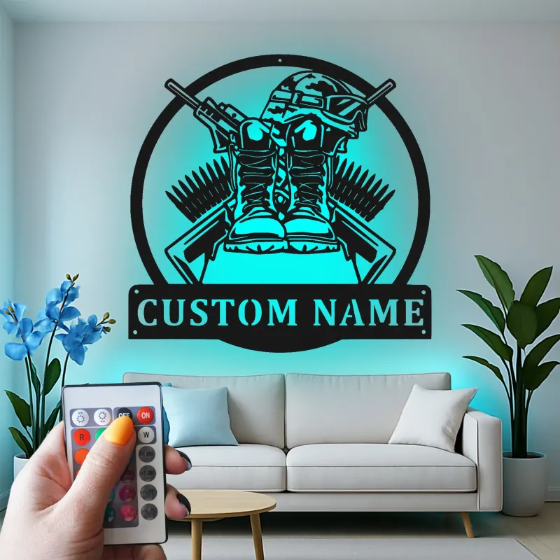Cartel conmemorativo militar con LED | Homenaje personalizado a veteranos | Arte metálico de soldado caído | Decoración con botas, casco y rifles de combate