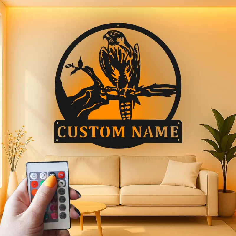 Insegna in metallo personalizzata con falco e luce LED, regalo per amanti della fauna selvatica, decorazione rustica per soggiorno o ufficio