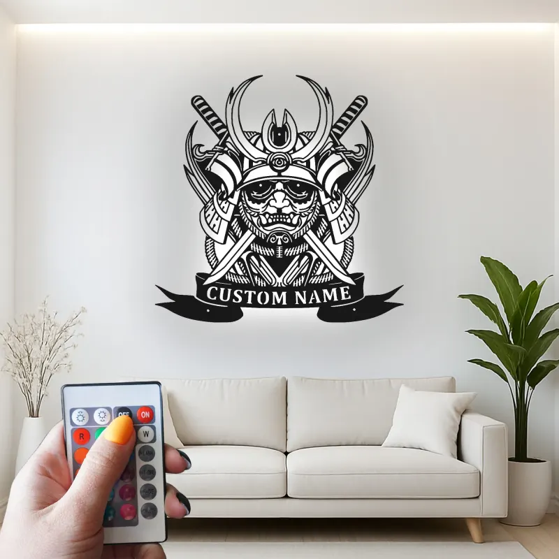 Art Murale en Métal Samouraï Personnalisé | Panneau LED Casque Japonais | Décor de Dojo Personnalisé | Cadeau pour Fan d'Arts Martiaux