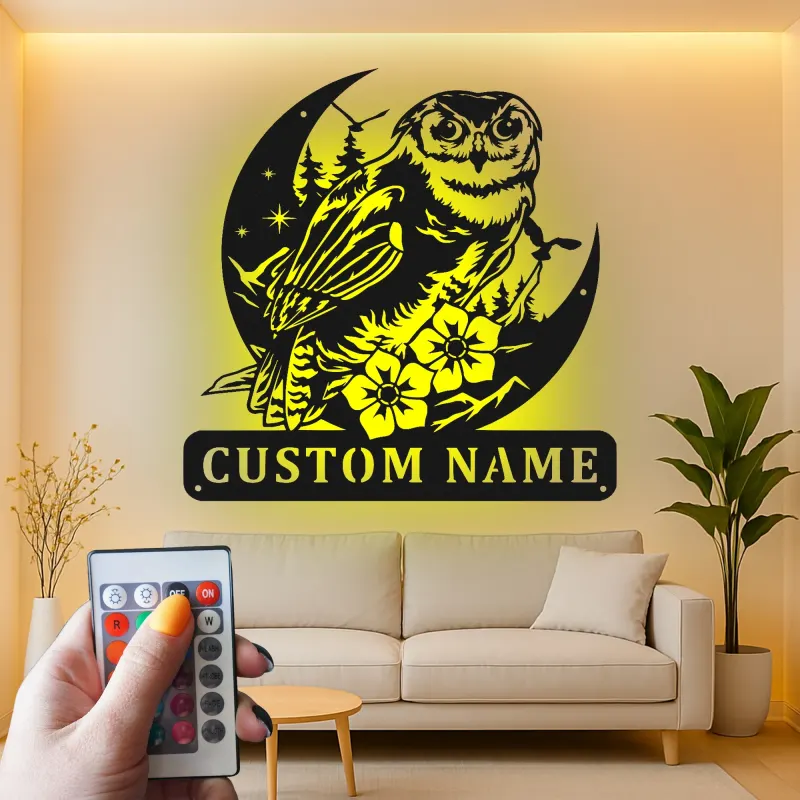 Personalisierter Uhu LED-Metallschild | Individuelle Wandkunst für Naturliebhaber | Geschenk für Hütte, Büro oder Wohnzimmer