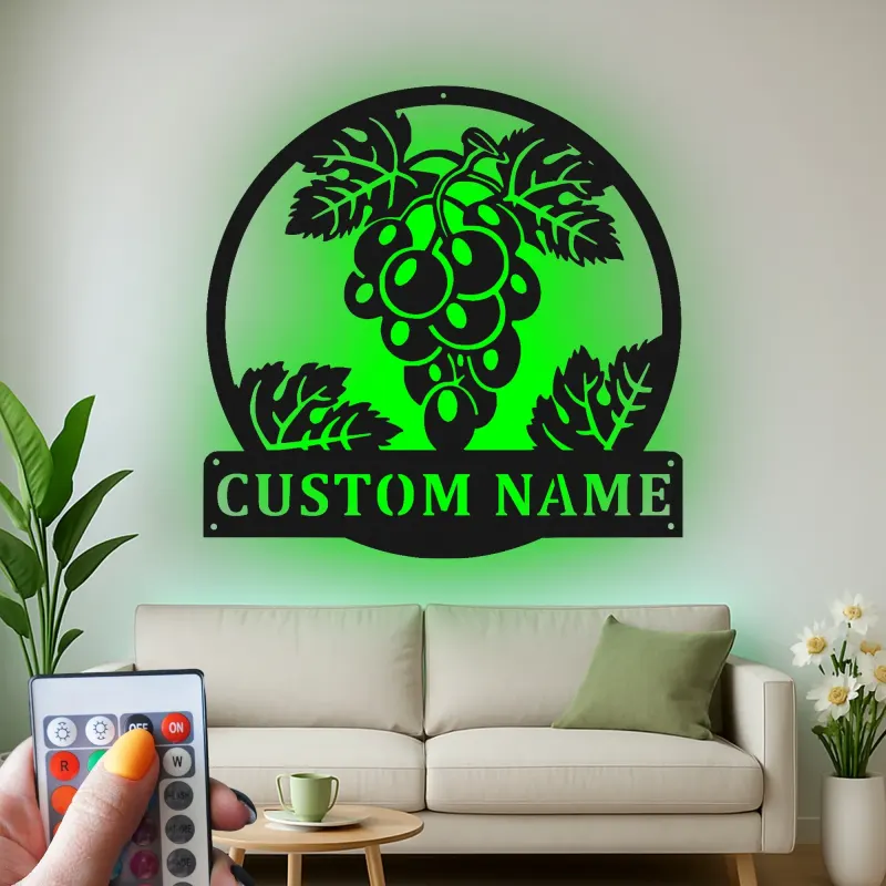 Insegna personalizzata per vigneto con grappoli d’uva | Arte murale in metallo LED per cantina o cucina | Regalo personalizzato per chi ama il vino