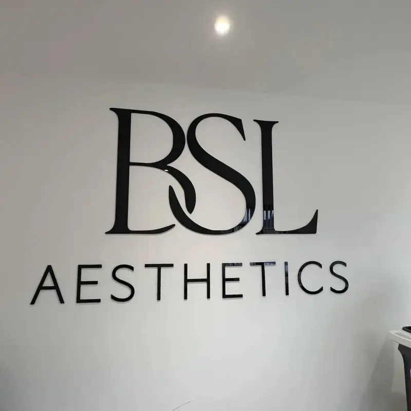 Cartel de pared 3D de acrílico personalizado | Señalización de logo personalizada para estudio de pestañas, cejas y estética | Decoración de salón, spa y sala de belleza