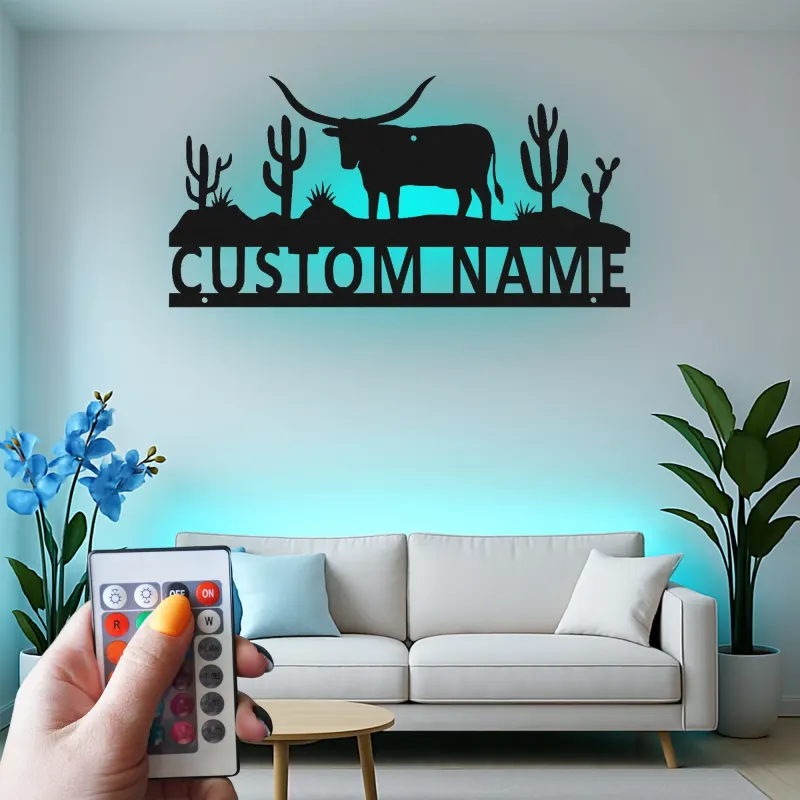 Panneau Métallique Longhorn du Texas Personnalisé | Art Murale Rétroéclairé avec Nom de Ranch | Décoration Rustique de Cactus du Désert pour Ferme et Extérieur