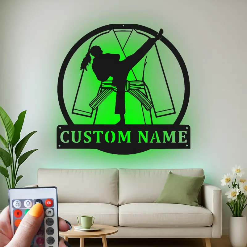 Panneau en métal personnalisé de karaté féminin | Décoration murale LED sur mesure pour arts martiaux | Décor de chambre de fille de karaté et cadeau ceinture noire