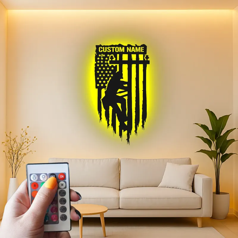 Arte murale in metallo LED Lineman personalizzata | Insegna con bandiera americana per elettricista | Decorazione patriottica per casa e ufficio