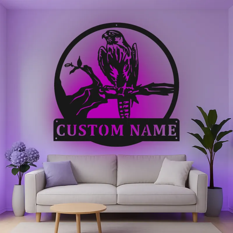 Insegna in metallo personalizzata con falco e luce LED, regalo per amanti della fauna selvatica, decorazione rustica per soggiorno o ufficio