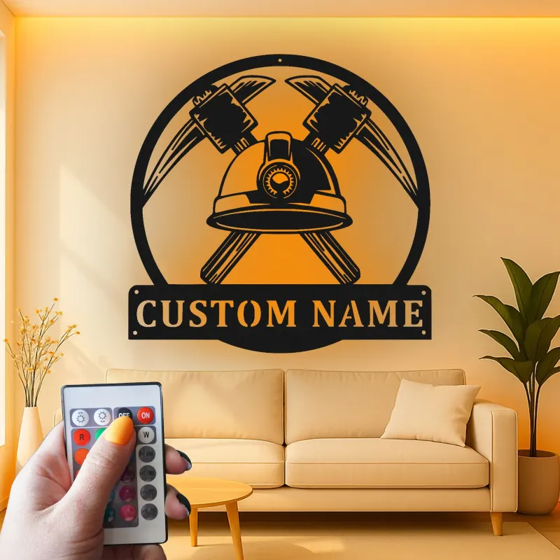 Personalisierte LED Metall-Wandkunst mit Bergmannshelm und Pickaxe – Geschenk für Bergleute, Man Cave oder Garagendekor