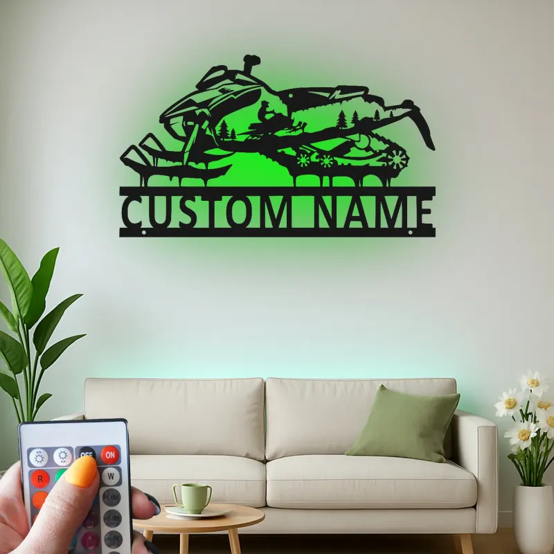 Arte mural de metal LED de moto de nieve | Cartel de nombre personalizado para piloto | Decoración de deportes de invierno personalizada para cabaña y garaje | Regalo para motos de nieve