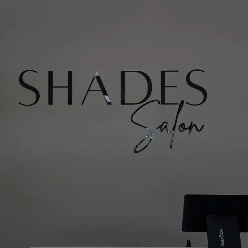 Insegna Logo Aziendale in Acrilico 3D | Branding di Ricevimento Personalizzato | Estetica Moderna per Saloni e Uffici