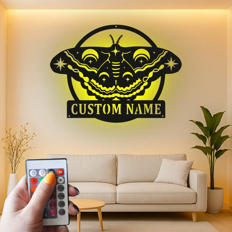 Luna Moth LED Metallschild | Personalisierte Wandkunst | Himmlisches Mond-Dekor für Salon, Studio & Boho-Interieur