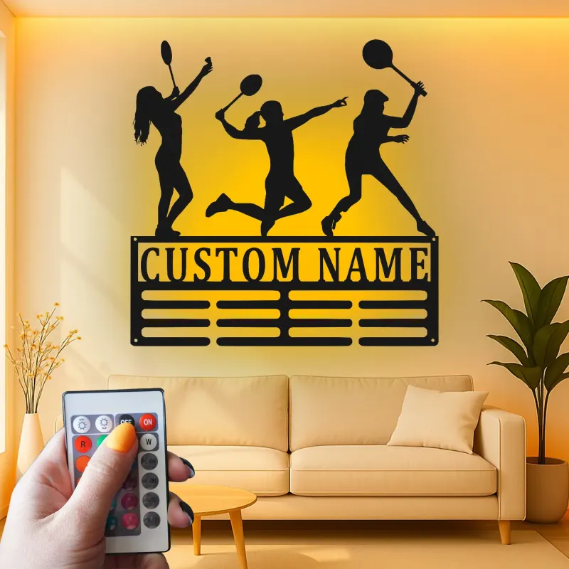 Porte-médailles personnalisé tennis | Décoration murale LED pour joueuse | Déco métal sport pour coach ou chambre d’équipe