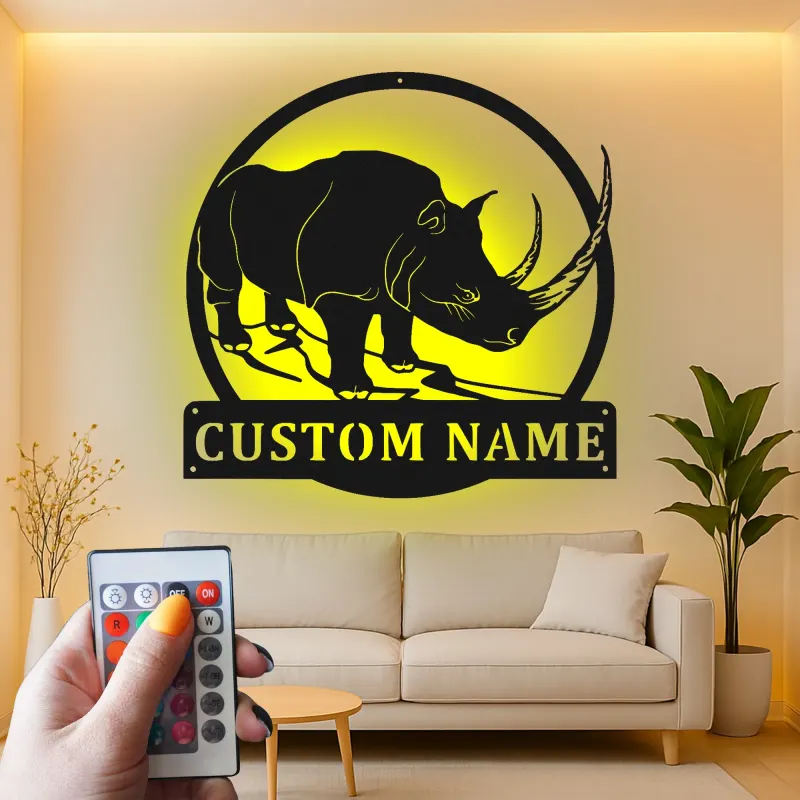Arte Murale in Metallo LED con Rinoceronte Personalizzato | Insegna Safari con Nome per Soggiorno | Decorazione Faunistica Retroilluminata per Ufficio e Amanti degli Animali