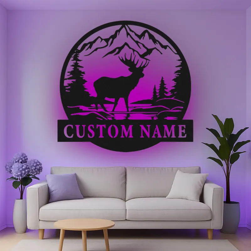 Insegna in metallo LED personalizzata con alce in paesaggio montano - Regalo per amanti della natura e decorazione per cabine o rifugi