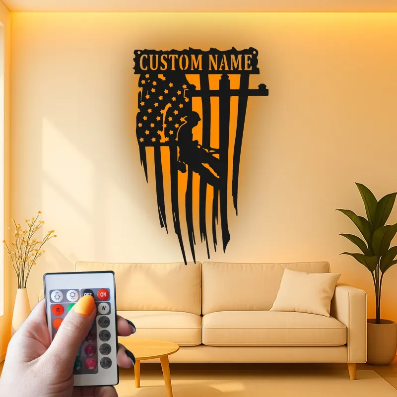Cartel de metal con bandera para liniero personalizado | Arte mural LED con bandera americana | Regalo personalizado para electricista | Decoración patriótica para trabajador de servicios públicos