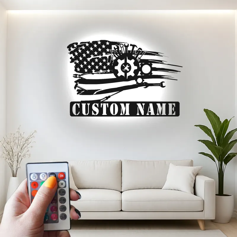 Cartel de metal con bandera americana y mecánico | Decoración de garaje LED personalizada | Arte mural con nombre a medida para él