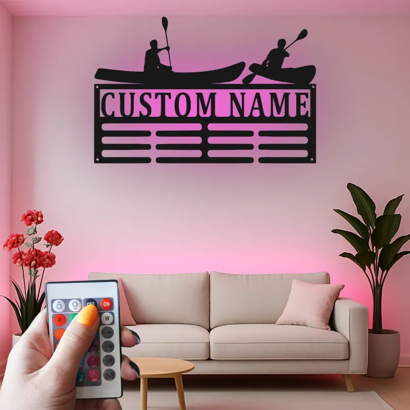 Portamedallas personalizado de kayak | Arte mural de metal personalizado con LED | Expositor de dorsales y medallas de kayakista | Regalo para amantes del aire libre
