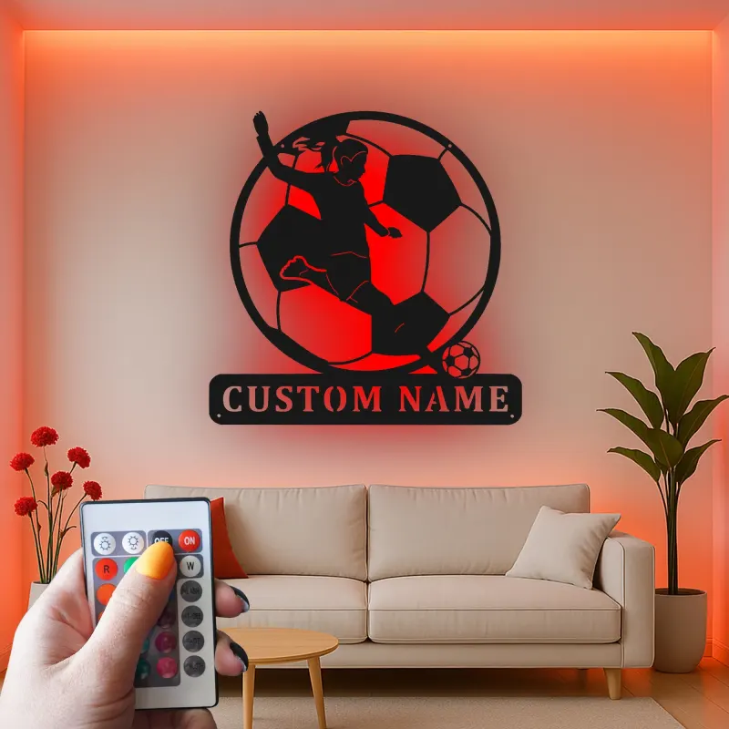 Insegna in metallo personalizzata per calciatrice | Decorazione LED per camera ragazza | Arte da parete per atleta | Regalo calcio per lei
