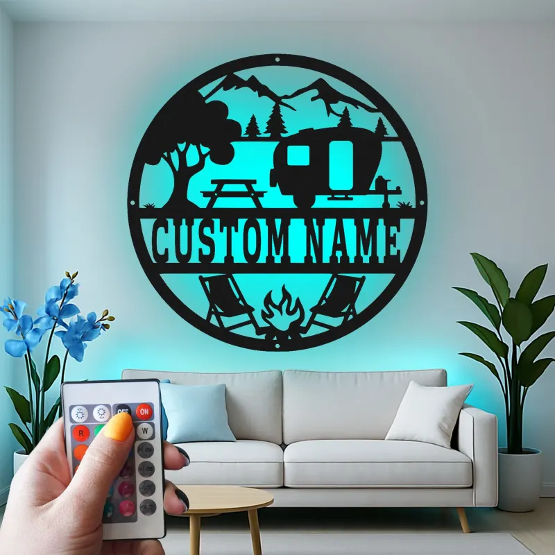 Personalisierte LED-Metall-Wandkunst mit Camper-Szene – Geschenk für Wohnmobilfans, Outdoor-Deko