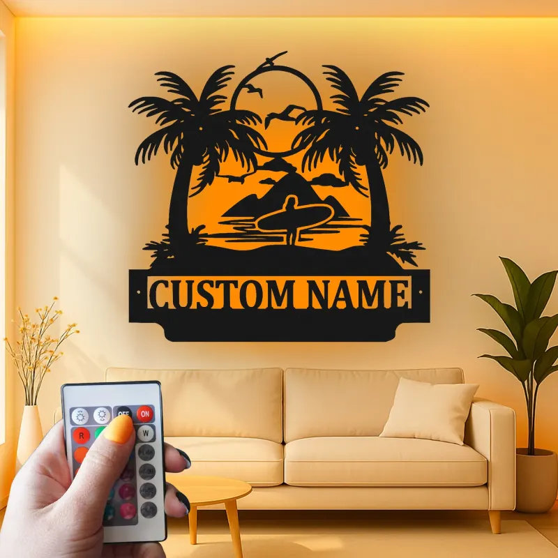 Insegna in Metallo Personalizzata per Surfer con LED | Plaque con Nome per Casa al Mare | Arte Murale con Onde Oceaniche e Palme Tropicali