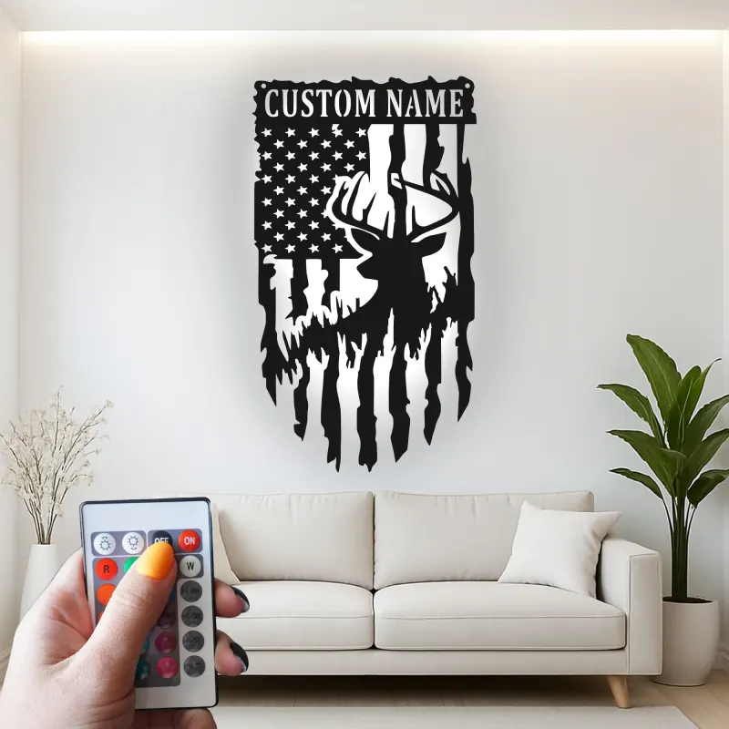 Insegna in metallo LED personalizzata con cervo e bandiera americana - Regalo per cacciatori - Decorazione per cabine rustiche