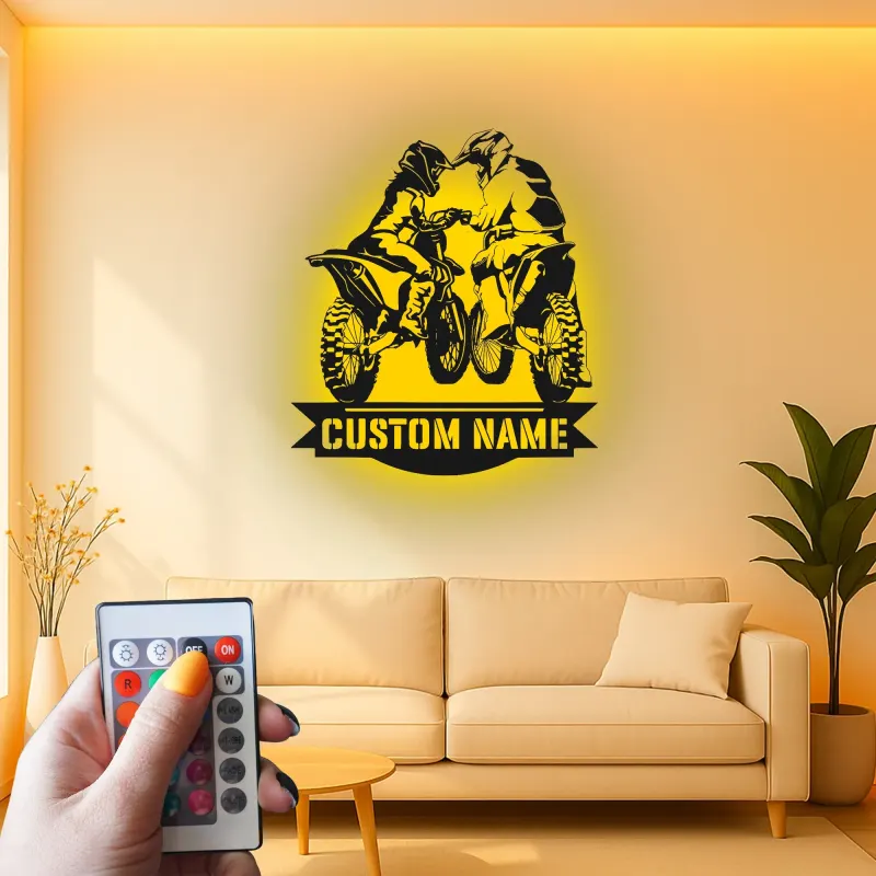 Décoration murale en métal personnalisée pour couple de motocross avec rétroéclairage LED - Cadeau personnalisé pour motards, garage ou décoration de man cave