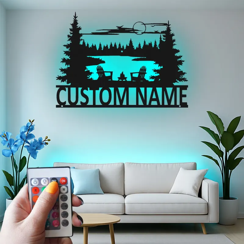 Personalisiertes Schild für das Ferienhaus | LED Metall-Wandkunst mit Adirondack-Stühlen | Individuelles Geschenk für die Hütte